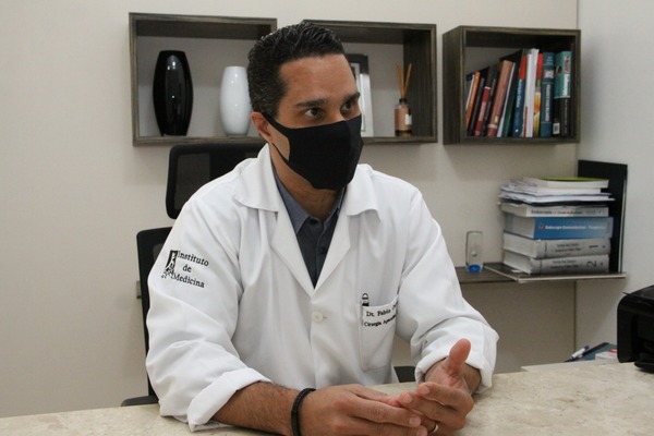 O médico cirurgião bariátrico e coordenador do serviço de cirurgia bariátrica do hospital Uopeccan Fábio de Carvalho. “É preciso políticas públicas de prevenção a obesidade crônica que é uma doença”, afirmou